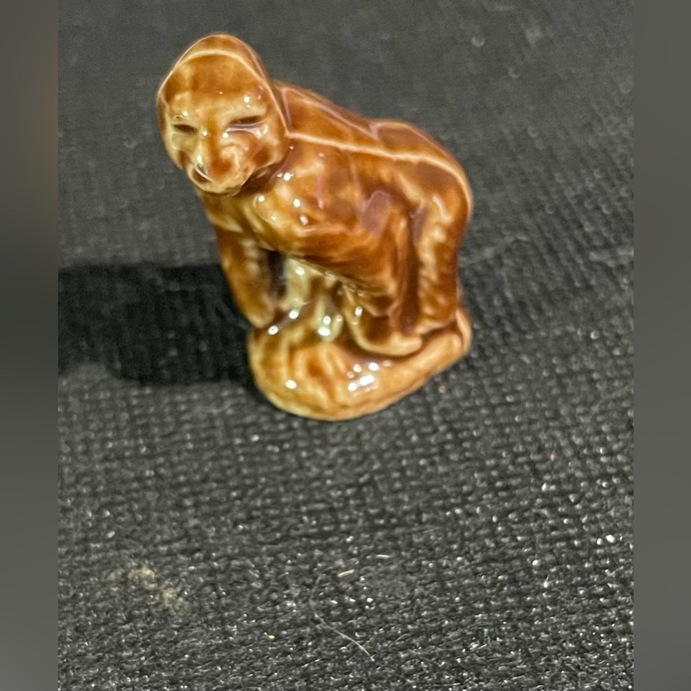 Wade Whimsies porcelain gorilla figurine